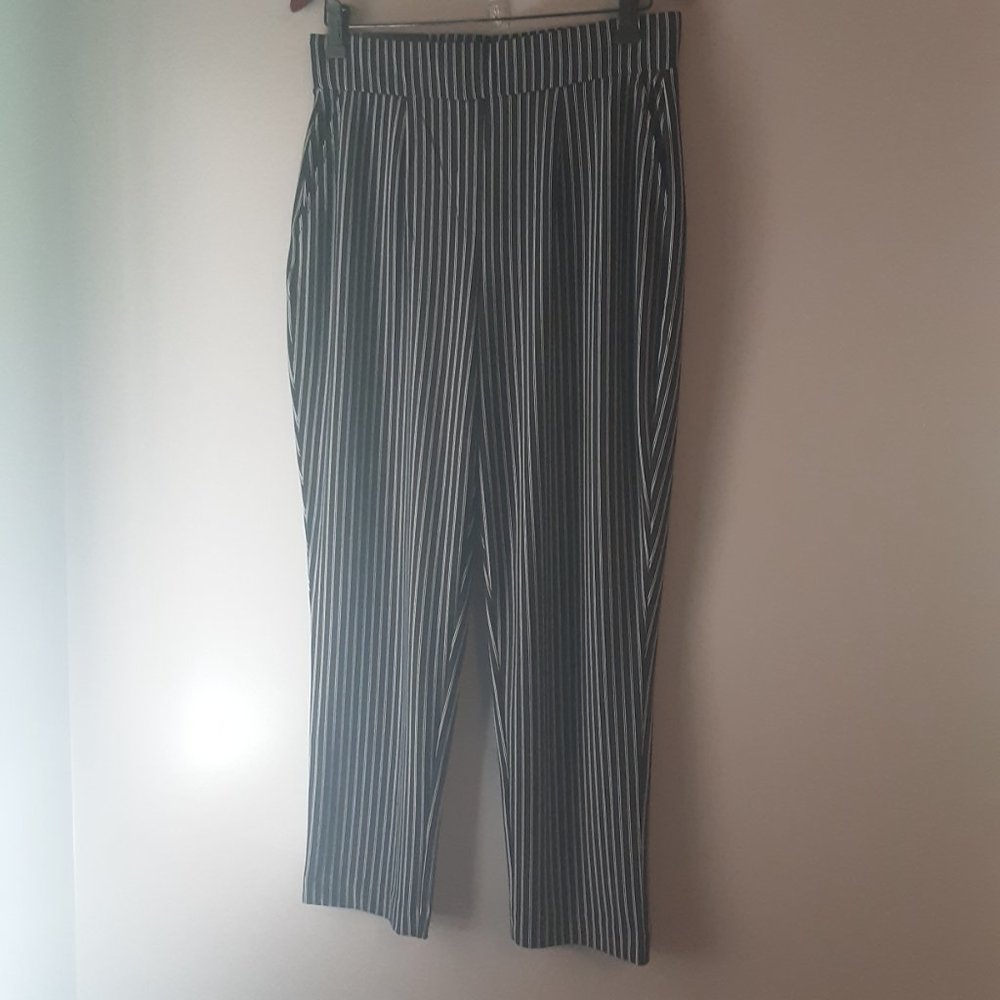Hilary Radley Black Pin Striped Pull-on Stretch Pants | New! M